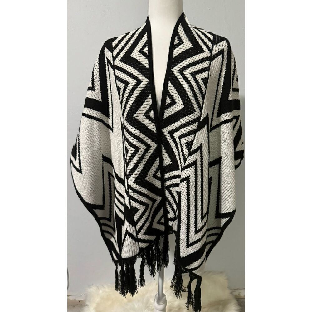 Chico’s OS cardigan sweater wrap black and white Aztec  southwestern print